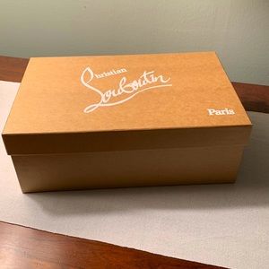 Christian Lou out in Decollete 554 100 Patent black Pumps, Smoke & pet free home